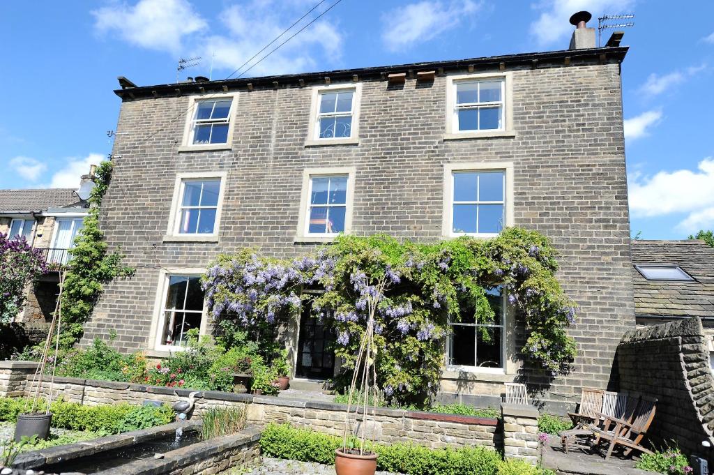 Burnlee House Apartment (Holmfirth)
