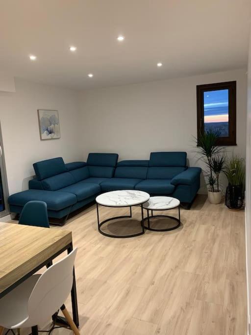 Appartement refait avec vue sur la ville