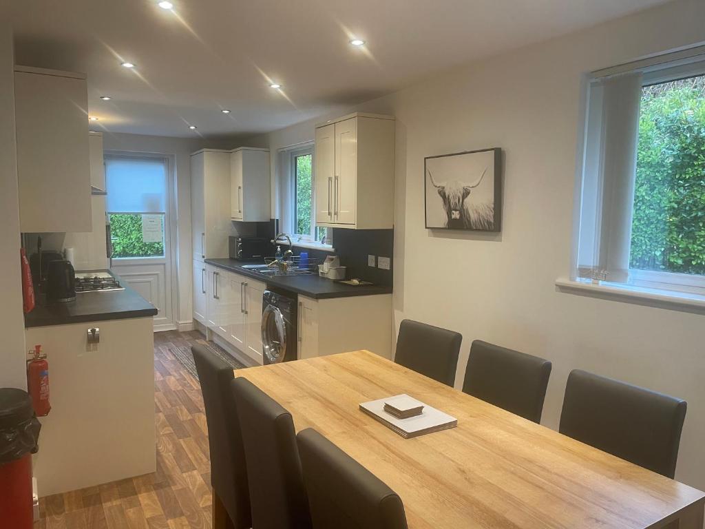 Lovely 3 Bed Bungalow with garage