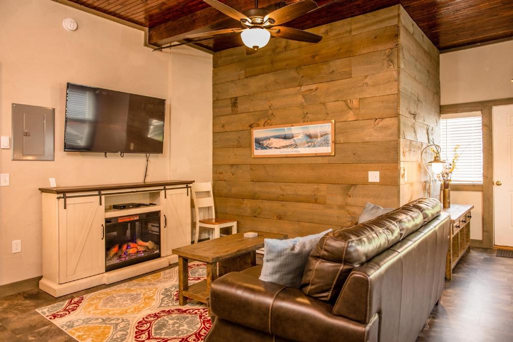 Strictly Moose Luxury Vacation Suites (Gorham)