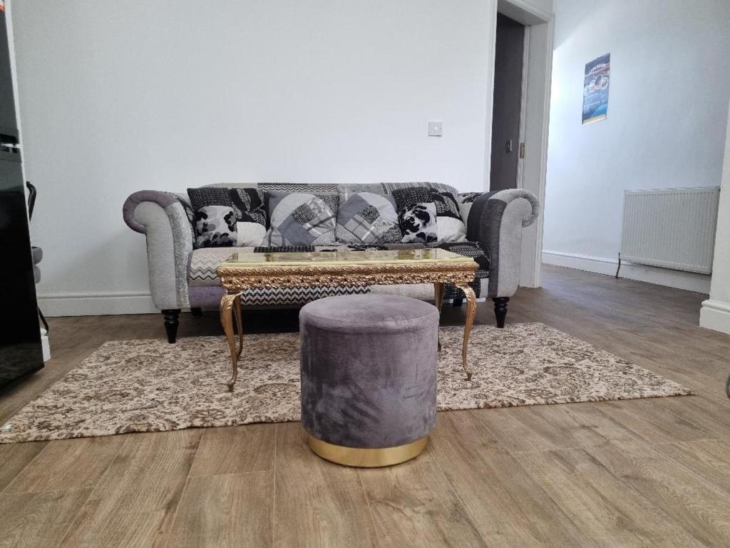 Cheerful 4 bedroom close to Uclan