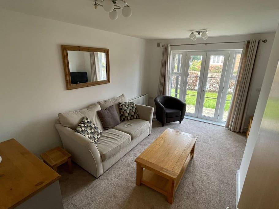 2 Bedroom Ground Floor Flat (Haddenham)