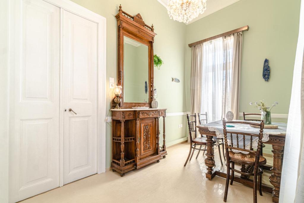 Aristocratic Suite in the Heart of Andros Town