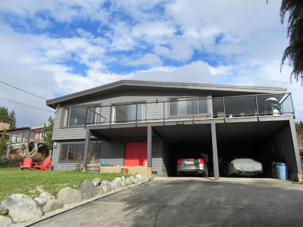 Sunshine Coast Suites (Sechelt)