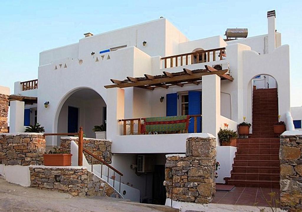 Dafnis Studios & Apartments