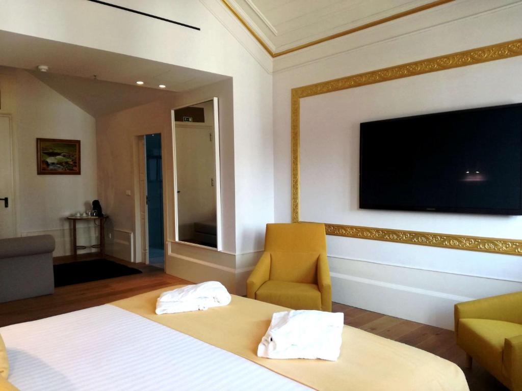 EMAJ Boutique Hotel