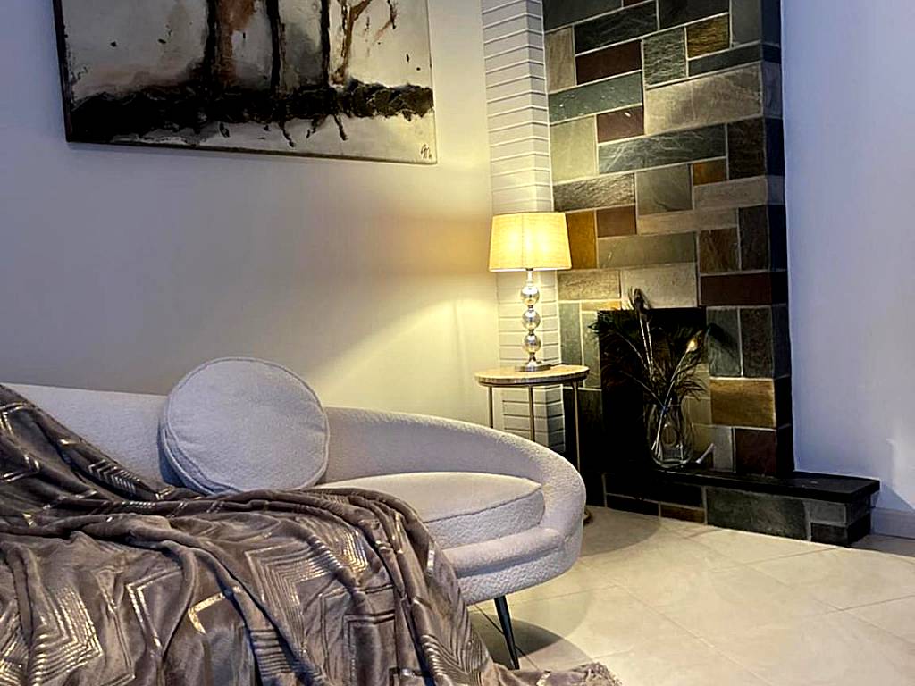 Logies One Room