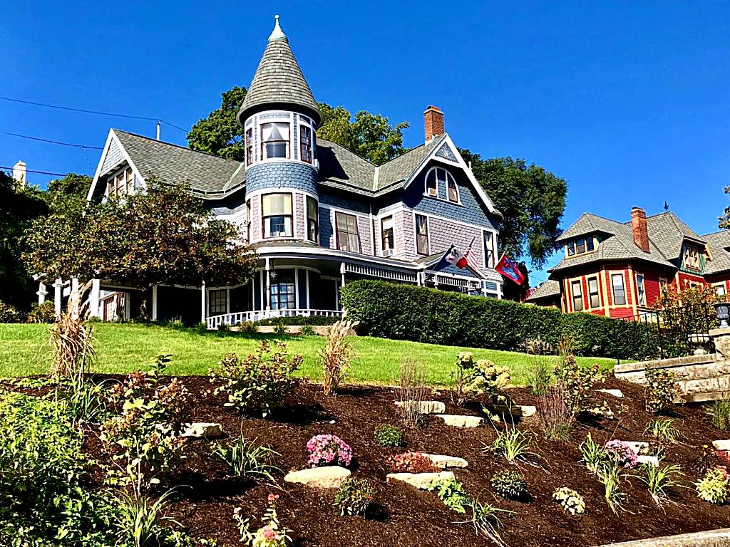The Hancock House Bed & Breakfast Inn (Dubuque)
