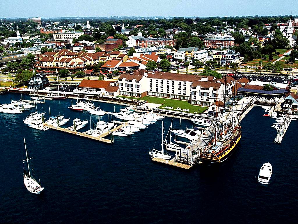 The Newport Harbor Hotel & Marina (Newport)
