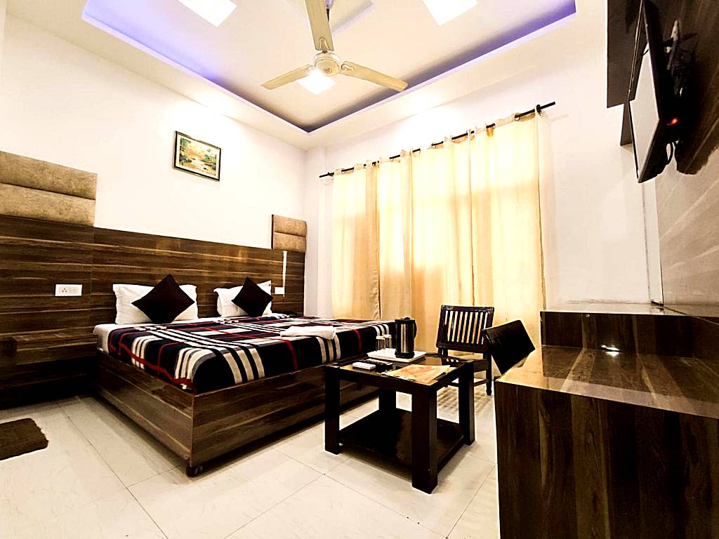 Rebirth Hotel: Deluxe Double or Twin Room