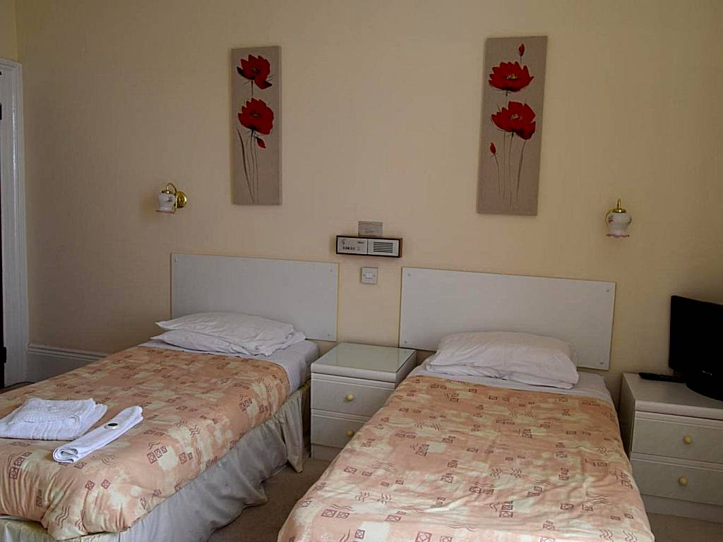 Abbey Court Hotel: Twin Room with Pool View