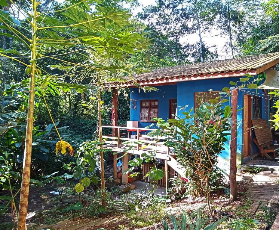 Chalé azul na paz da mata