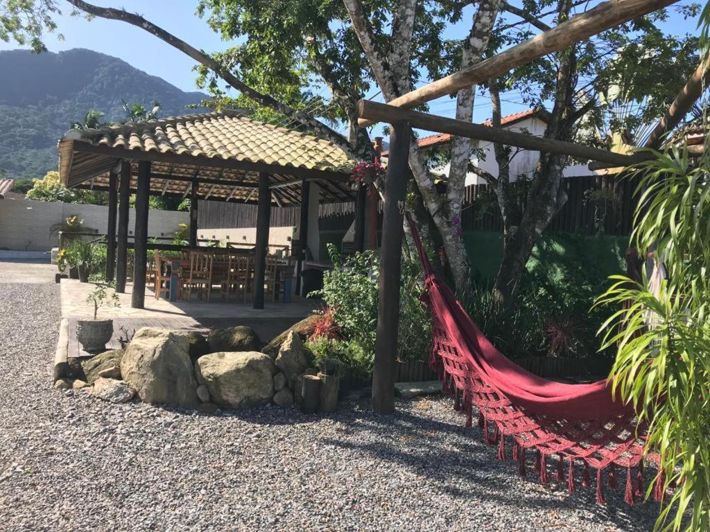Chalé com piscina e churrasqueira em Maresias