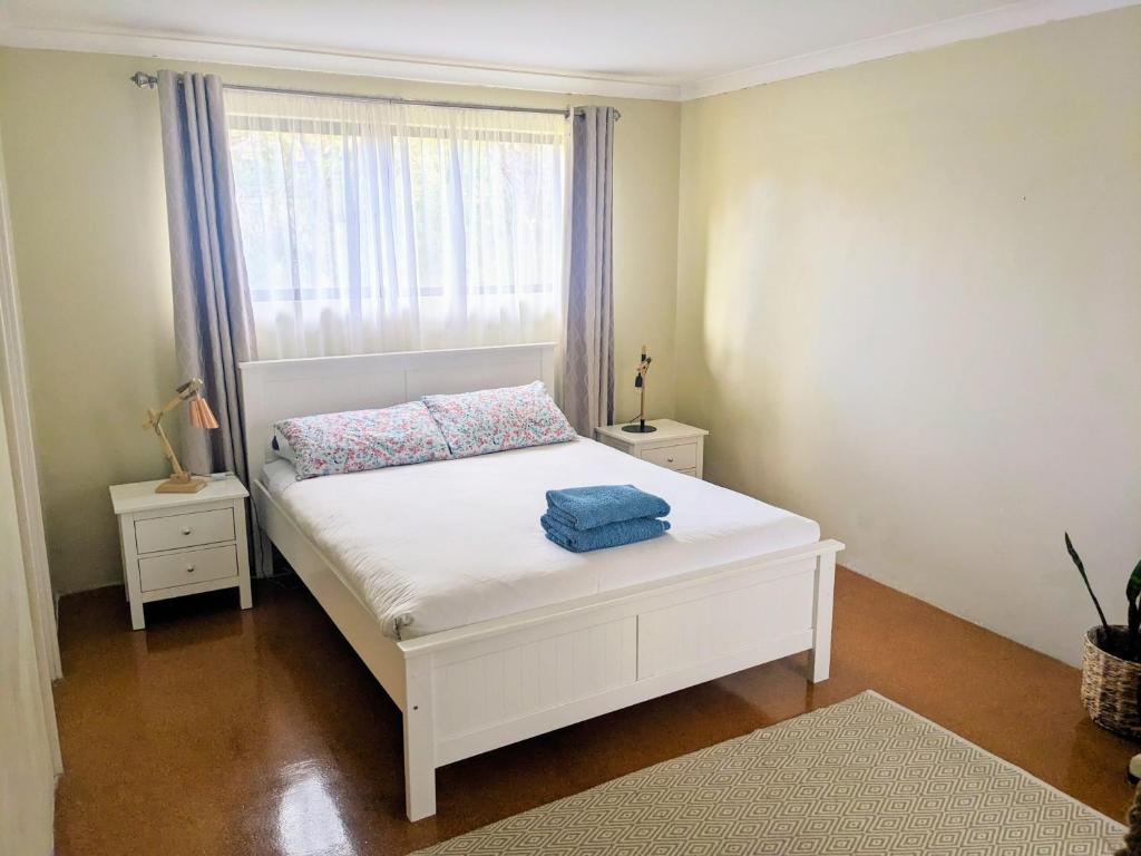Bright & breezy chalet close to town & beach