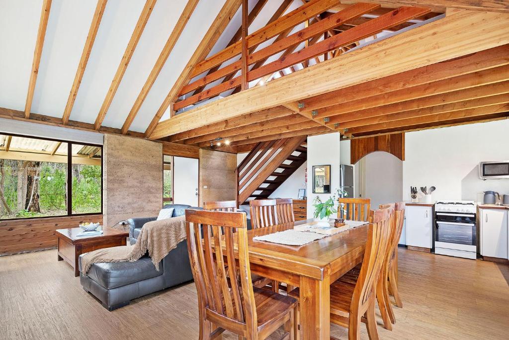 Kookaburra Cottage at Woodstone Estate