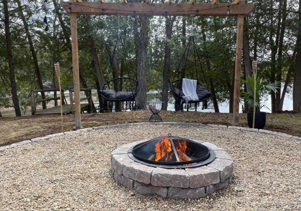 Cottage Le Petit Renard Waterfront & Jacuzzi