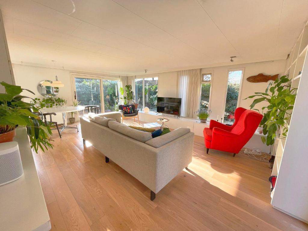 Omheind prive 2 bedroom chalet VOORTHUIZEN VELUWE