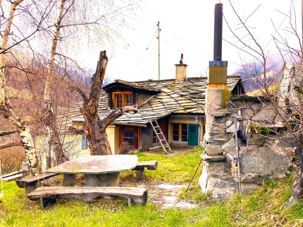 Chalet La Paz with Hotpot and Sauna