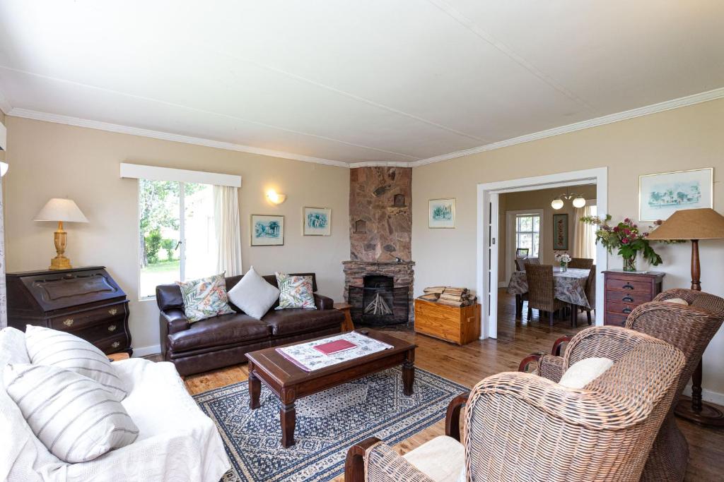 Lowestoffe Country Lodge - Walnut