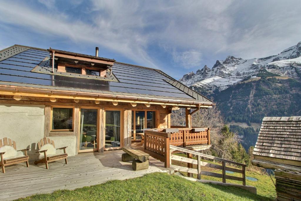 Authentic Renovated Chalet In The Wild