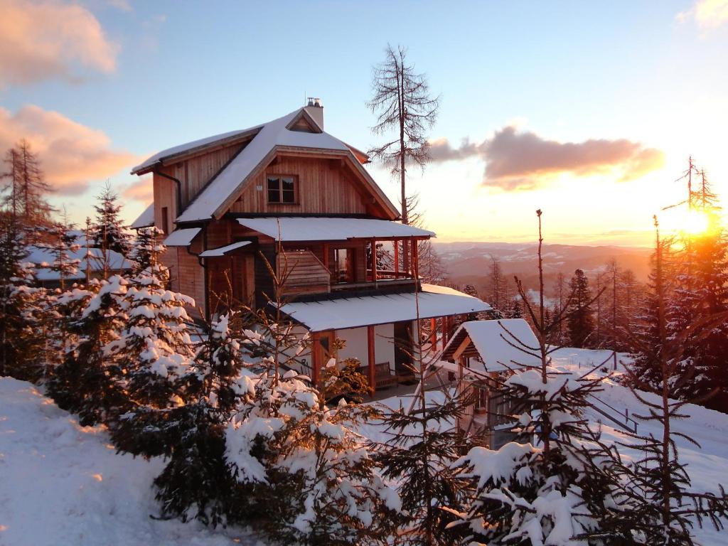 Chalet Sonnkegel by Interhome