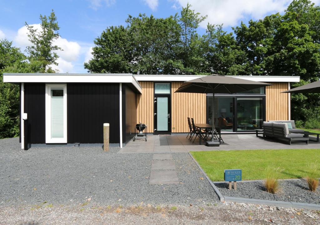 Rietreiger luxe vakantielodge in Friesland - 2 badkamers