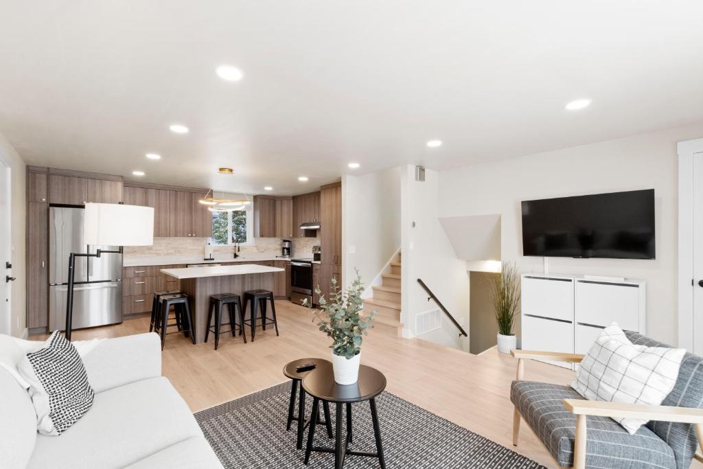 Modern Home near Salt Lake's Attractions