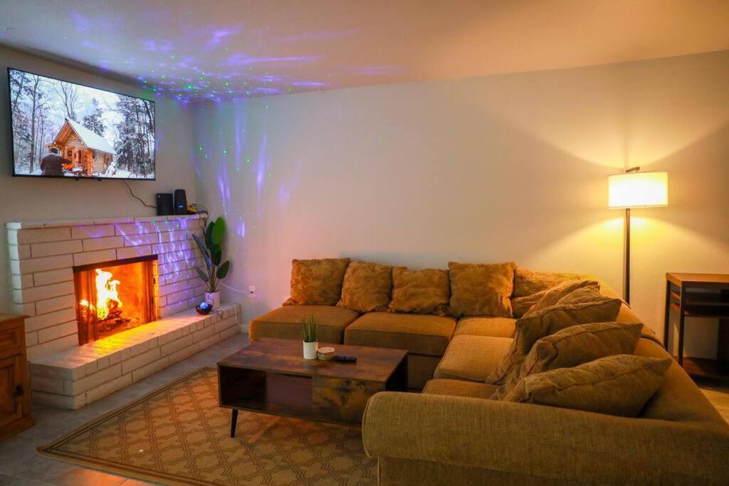 Newly Renovated Roomy 2BR Great for Travel Workers