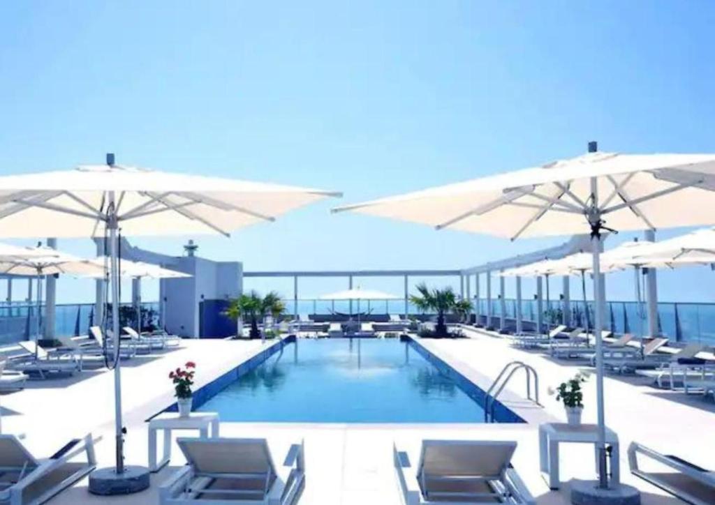 Beach Dream - a luxury 1 bedroom apartment with direct beach access