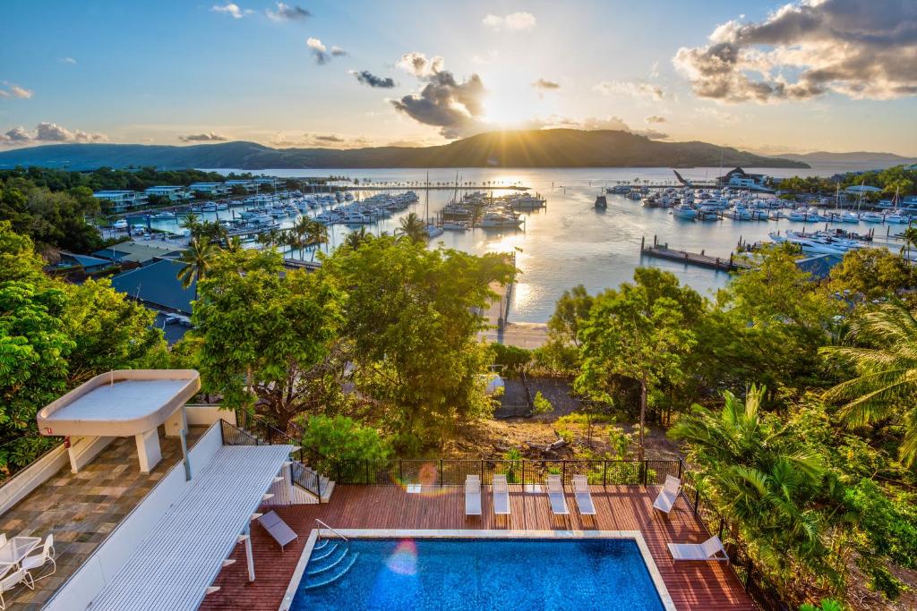 Yacht Harbour Tower 2, Hamilton Island - Million Dollar Views, Buggy & Valet Service