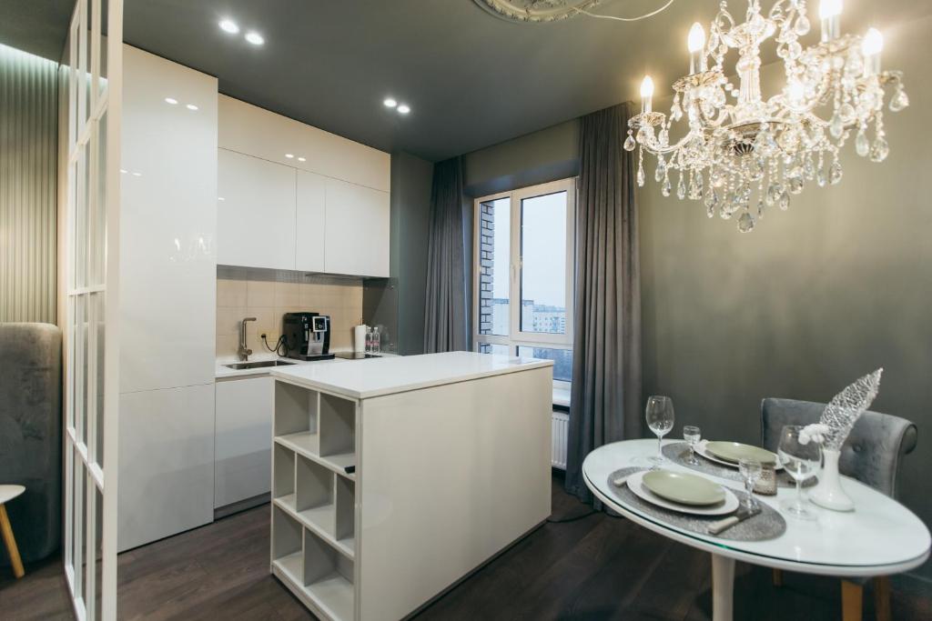 Atlant luxury apartments поряд з ТЦ ДЕПОТ, закритий житловий комплекс