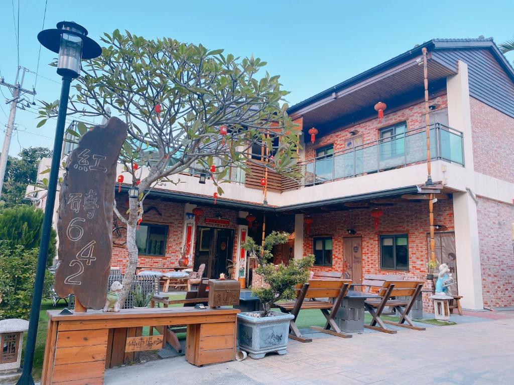 Red brick 642 B&B