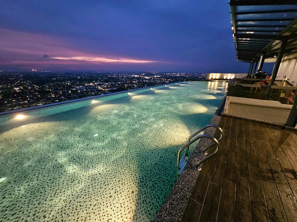 Quartz Paragon Suites By GGM
