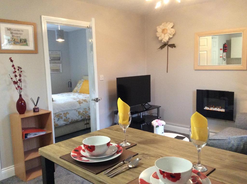 Lesbury Lodge - (a 'bijou residence') with hot tub