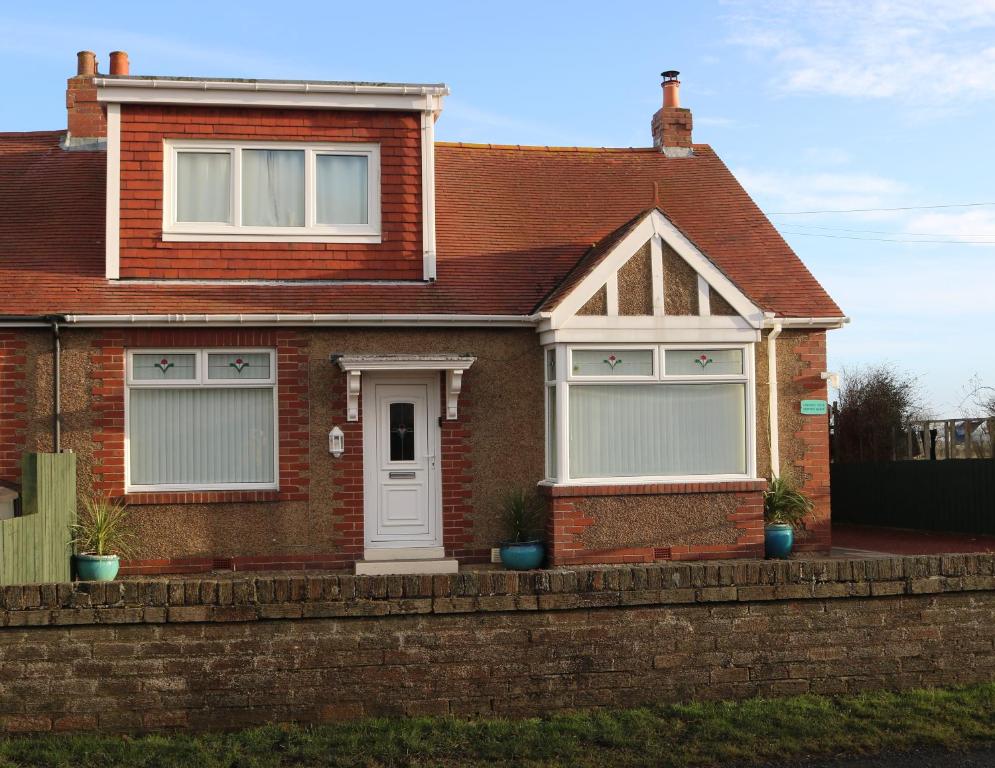 Cheviot View - Newton by the Sea, Northumberland