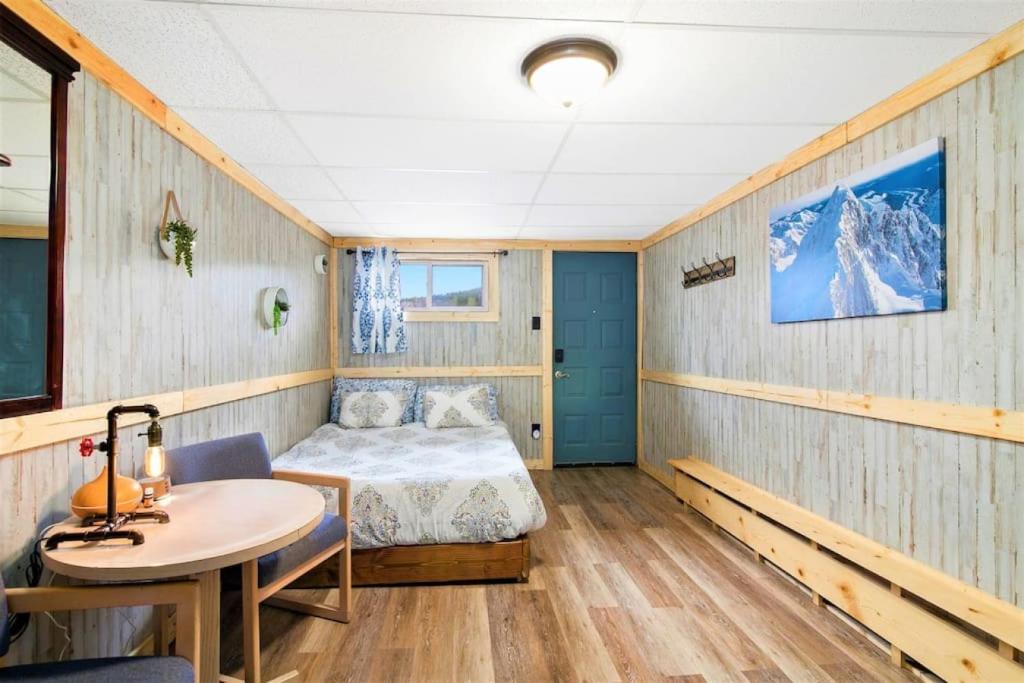 3 Private Room in Motel Dog Friendly Leadville