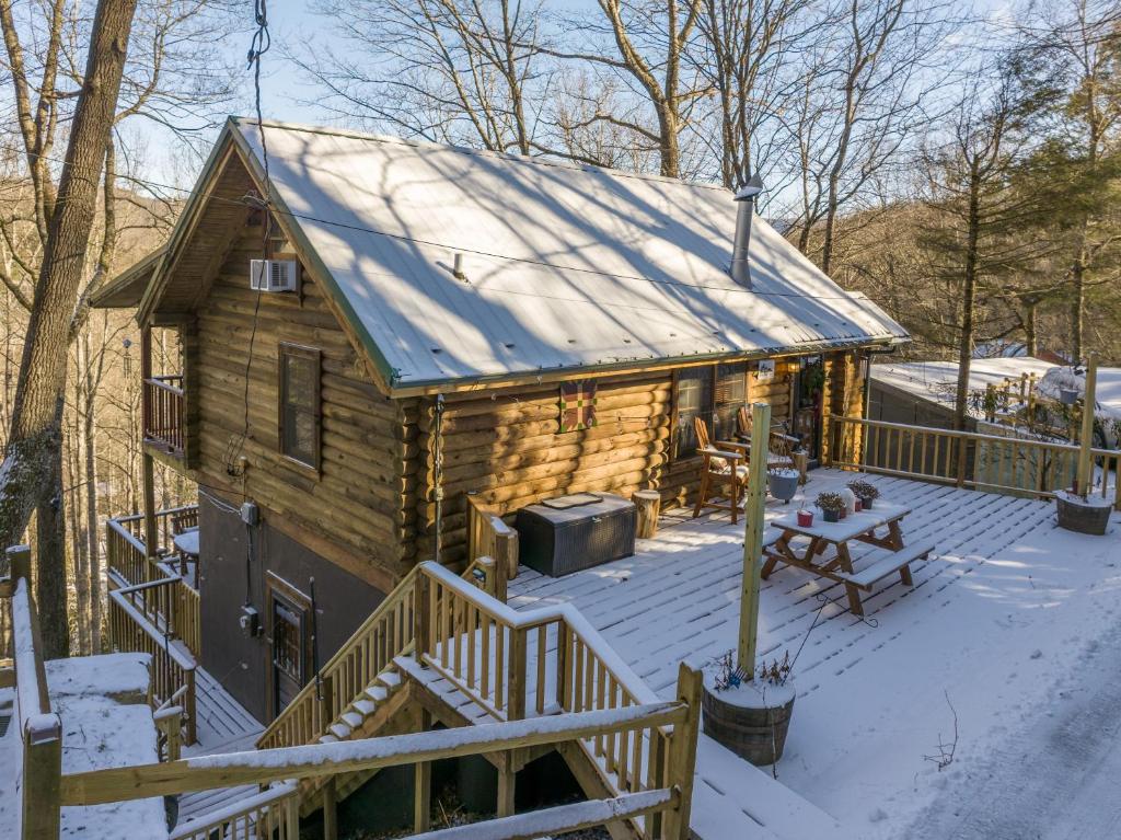 Banner Elk Log Cabin: Sleeps 10, Fire Pit, Views