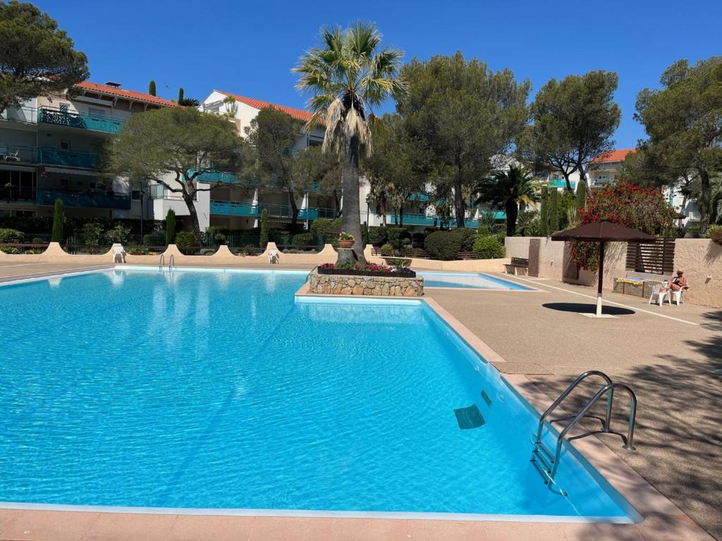 Saint-Raphaël, Boulouris, F2 dans belle résidence 3 piscines, proche bord de mer