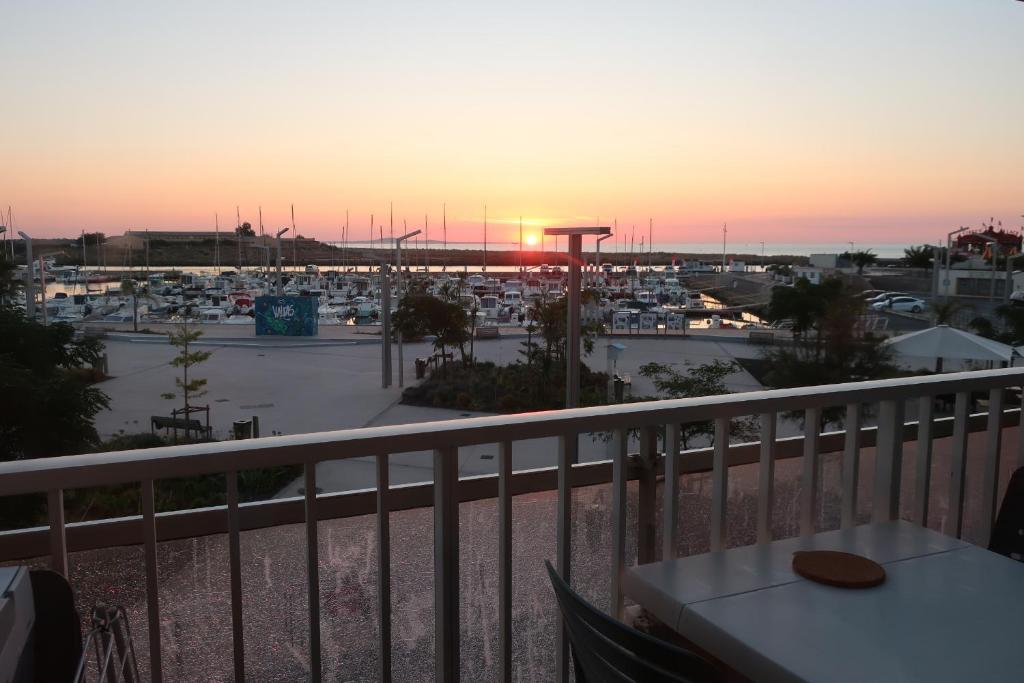 Studio Valras Vue port et mer