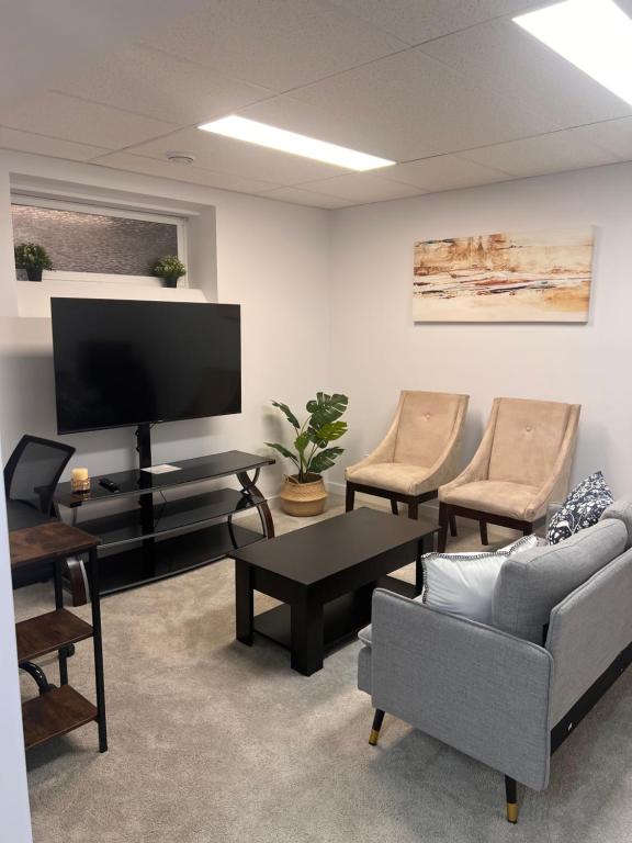 Well furnished 1 Bedroom Basement Suite