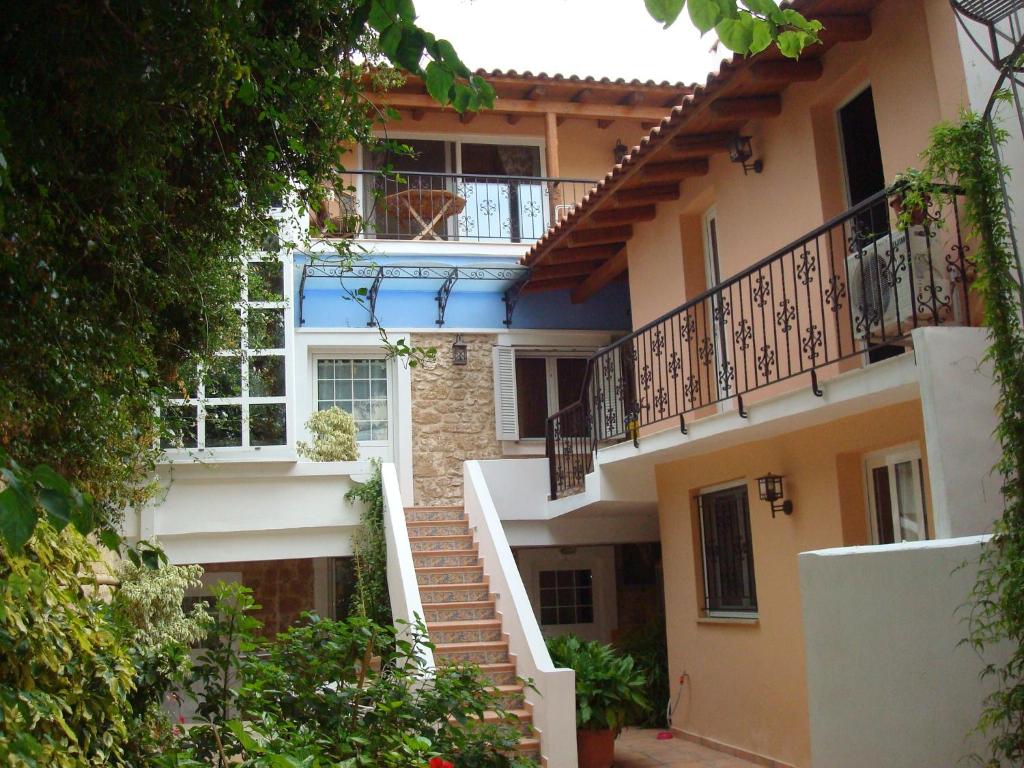 Relax in Aegina Town Apartments