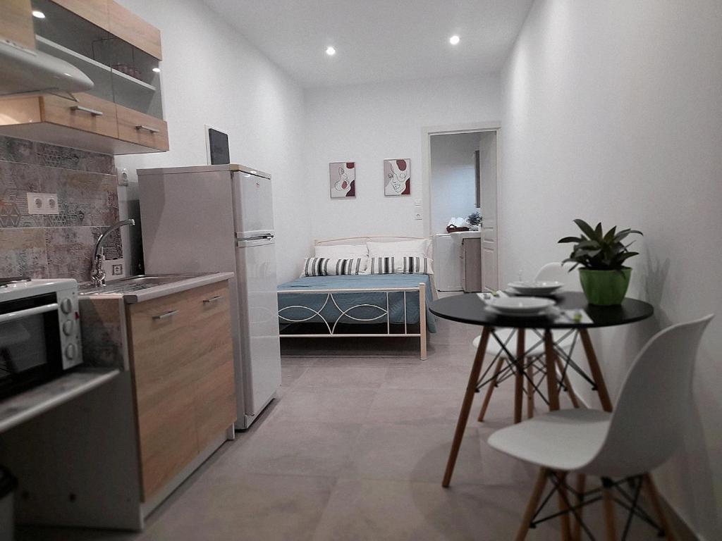 "Arismari" New Relaxing Studio 2 minutes from the beach!
