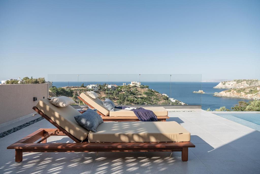 Luxurious new villa Kokomo Gaia w/ Private Pool, 400m to beach