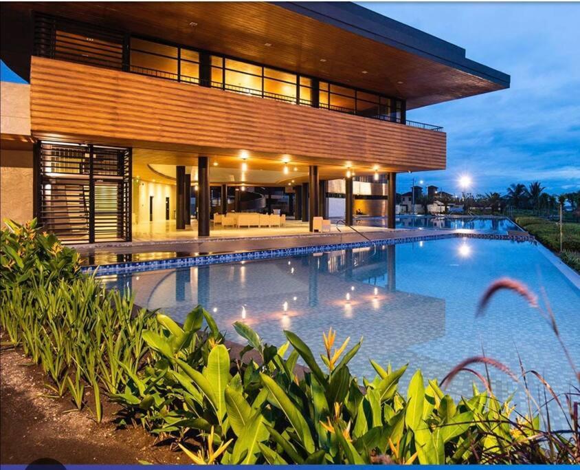 Seafront OnCall - 4 bed with private jacuzzi beach house