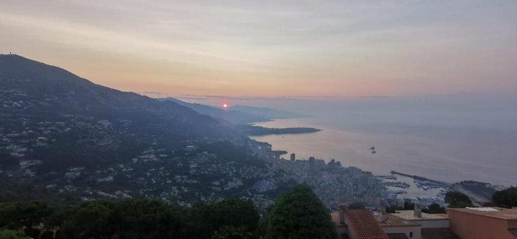 Villa with unique & breathtaking view over Sea, Monte-Carlo, Italy & Alps