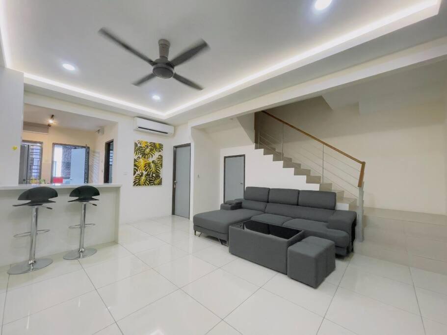 4 Room Sweet Home 12pax @ Puncak Alam