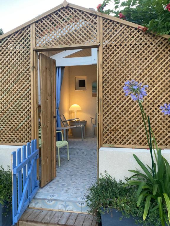 Charming house close to the Plage des Huttes