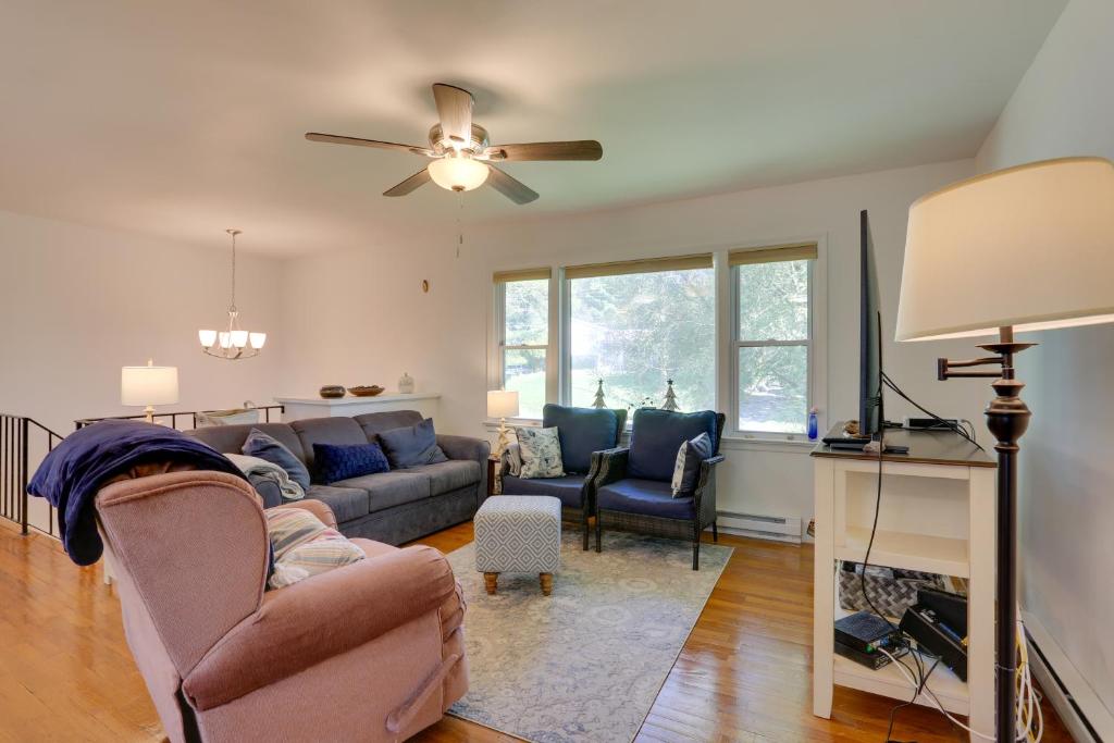 Kiamesha Lake Home with Deck, 4 Mi to Resorts World!