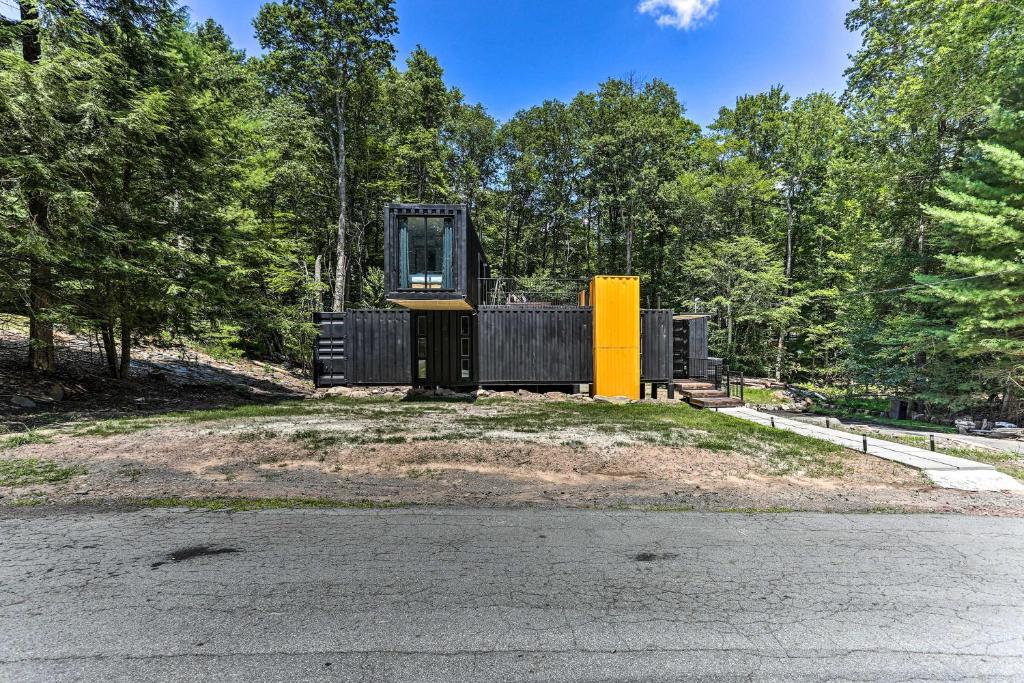 Luxe and Modern Container Home with Outdoor Spa!