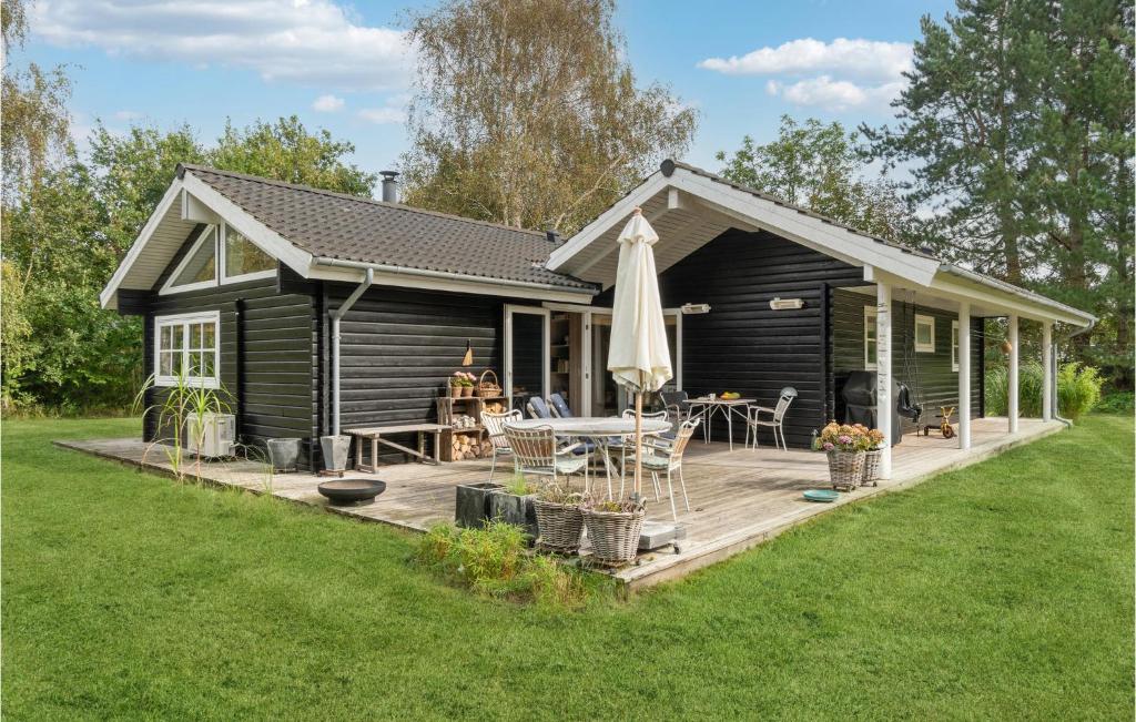 Amazing Home In Kalundborg With Kitchen